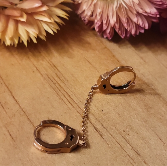 Maria Tash Handcuff Hoop Earring With Medium Chain - Picture 3 of 4